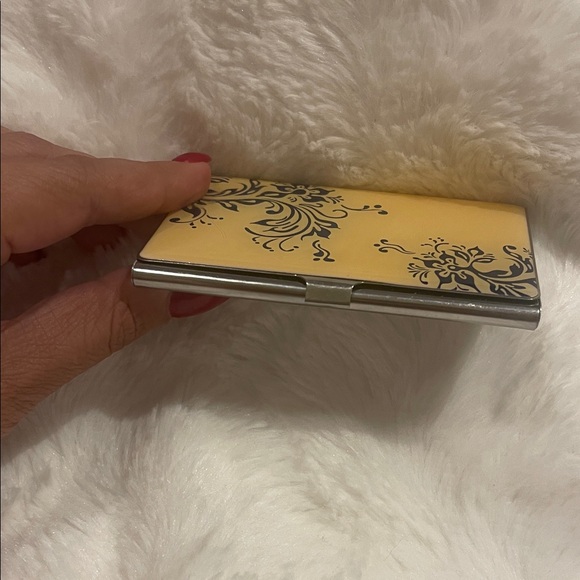 Chic Gold and Black Floral Card Holder - Picture 2 of 4